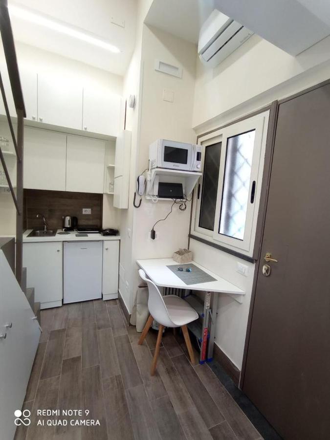Apartamento The Small House In Nápoles Exterior foto